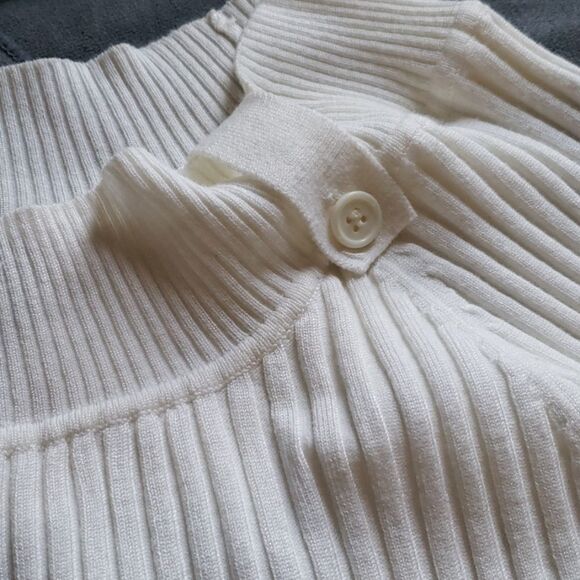 Nwot white ribbed thin sweater - Picture 2 of 3